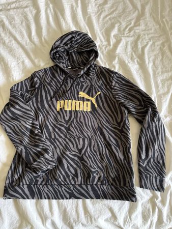 Puma Hoodie Grösse L im Zebra-Design – Winter-Must-have!