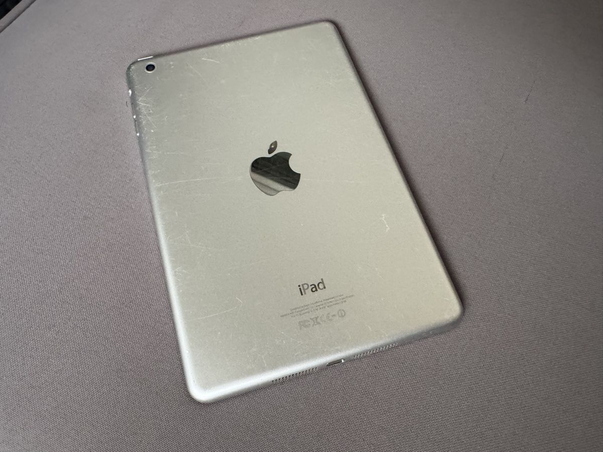 Apple Tablet PC: Apple iPad Mini – Defekt aus Lausanne von Denis- 2
