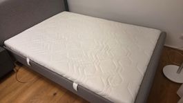 Bettgestell 140 cm breit, grau