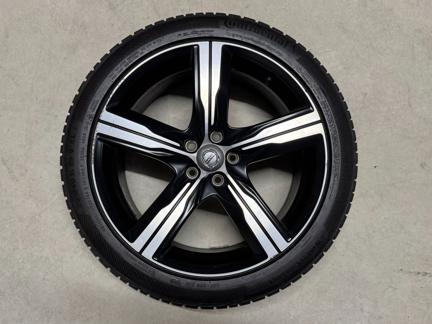 Volvo Pneus & Roues: Volvo original Winterräder 19" – D'occasion à Amsoldingen par 242GT 1