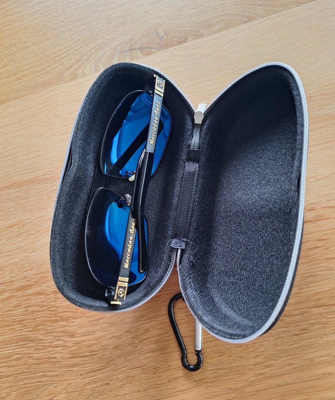 Occhiali & Lenti: Mercedes Sonnenbrille mit Etui – Usato da Niederrohrdorf venduto da easyshoper 2
