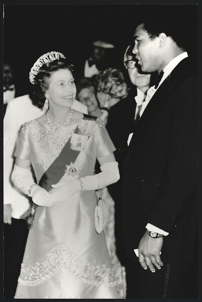 Photos & affiches: Fotografie Boxer Muhammad Ali mit Queen  – D'occasion à Berlin par bartko-reher