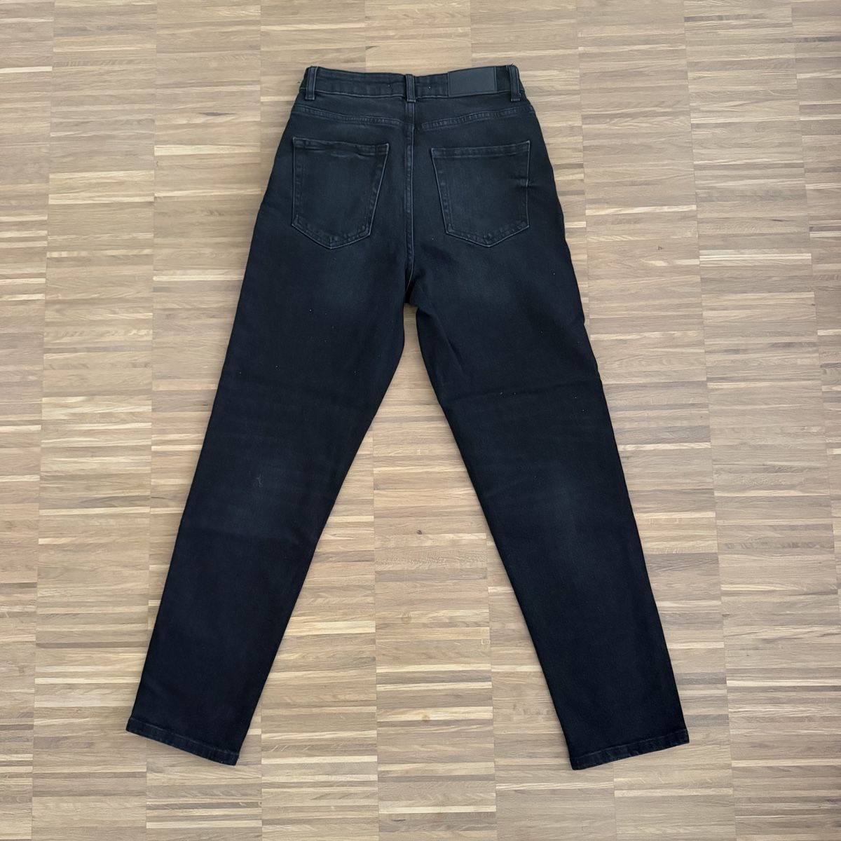 Zara Jeans: ZARA Mom Jeans – Nuovo (secondo la descrizione) da Horw venduto da carmencatharina 1