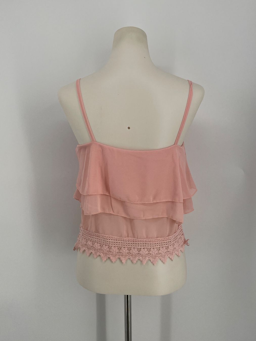 Top: Crop Top Gr. M rosa Volant Häkelspitze – Usato da Auenstein venduto da moin. 2