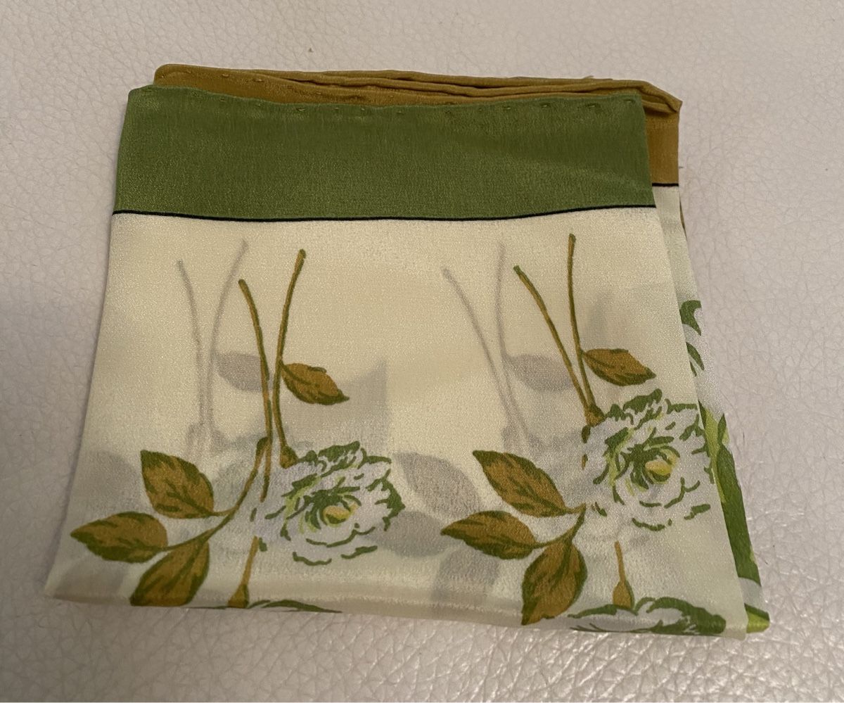 Foulards, Tücher & Schals: Seiden Halstuch 🌸 – Gebraucht aus Opfikon von Luis144 4