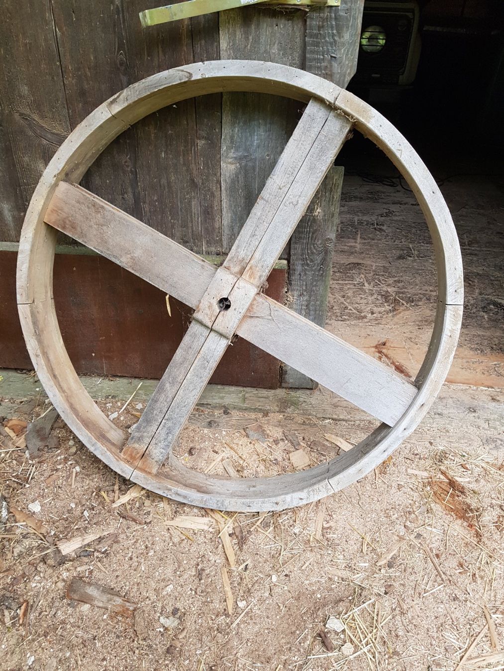 Pneumatici & Ruote complete: altes Wagenrad – Usato da Roches BE venduto da Fanato7
