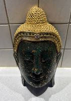 Älterer Buddha-Kopf aus Holz mit goldfarbenem Kopfschmuck