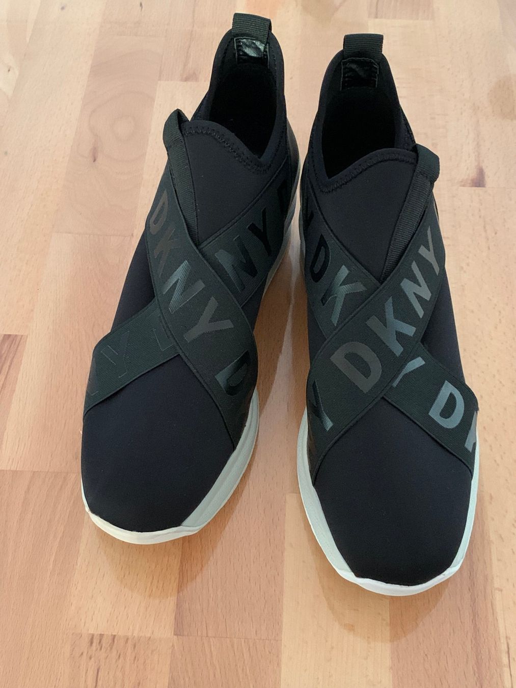 DKNY Chaussures femmes: DKNY Leya - Wedge Sneaker Schwarz Gr. 41 – Neuf avec emballage d'origine à Wetzikon ZH par EvisStore 4