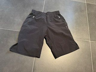 kurze Sport-Wanderhose schwarz 151-160