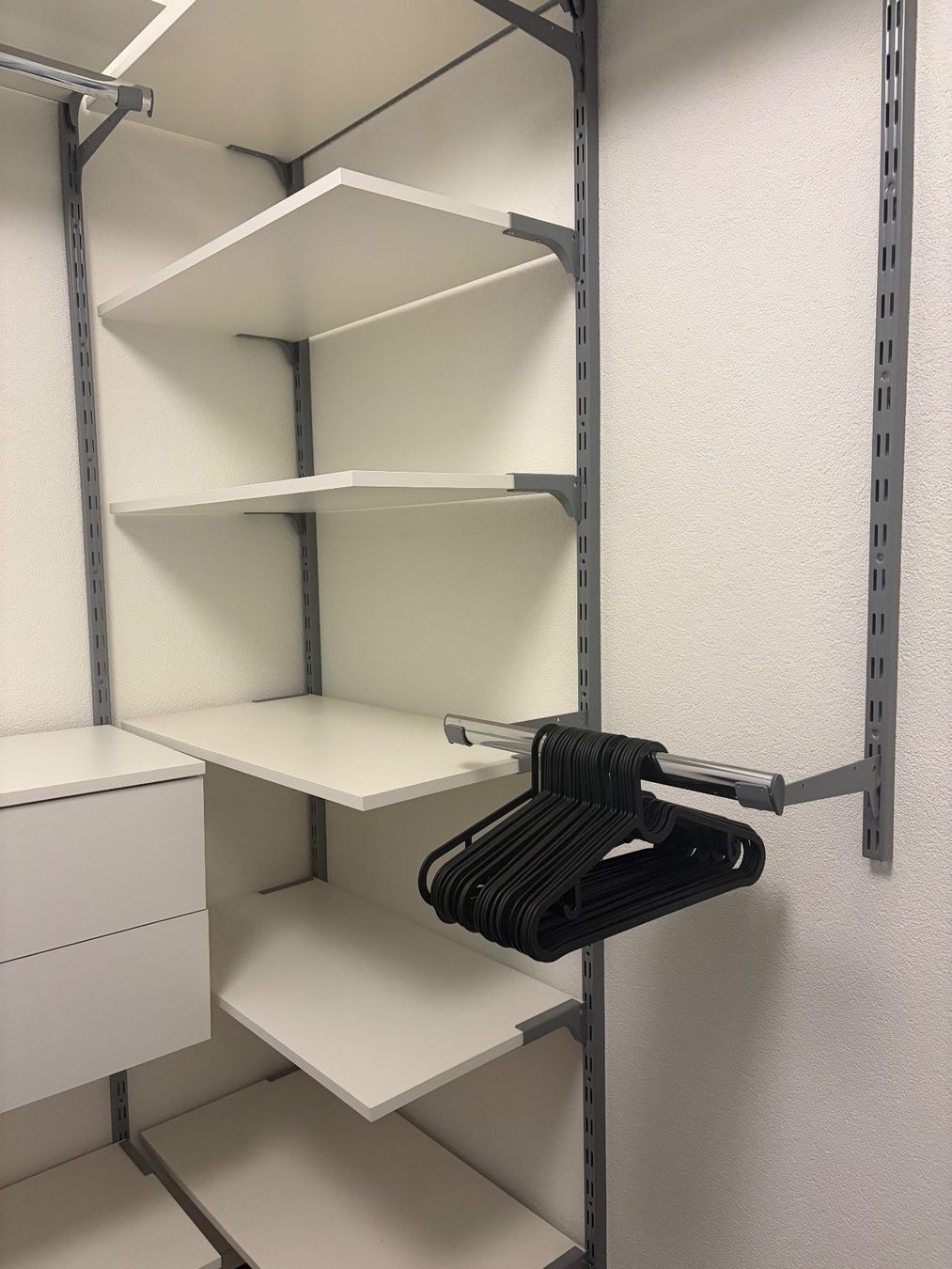 Scaffali: Regal / Kleiderschrank – Usato da Lüsslingen venduto da Peghi 4