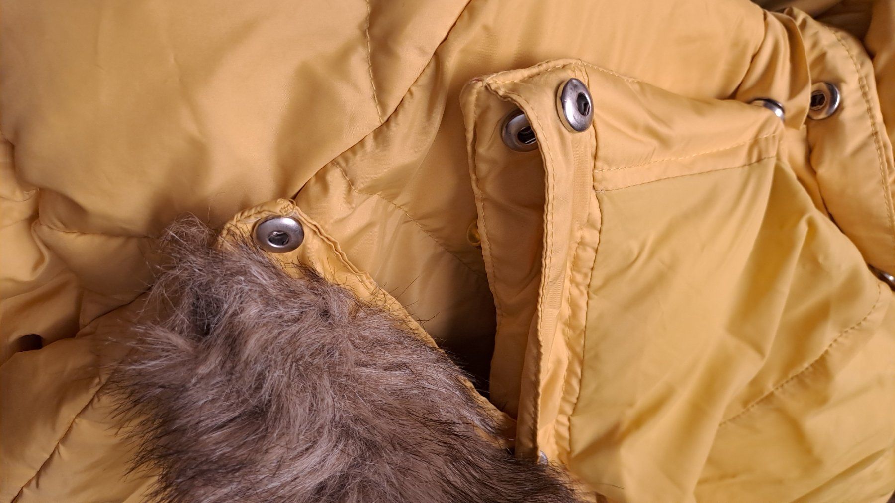 Tommy Hilfiger Giacche: Doudoune jaune à capuche Tommy Hilfiger, taille M – Usato da Rolle venduto da Loutre84 3