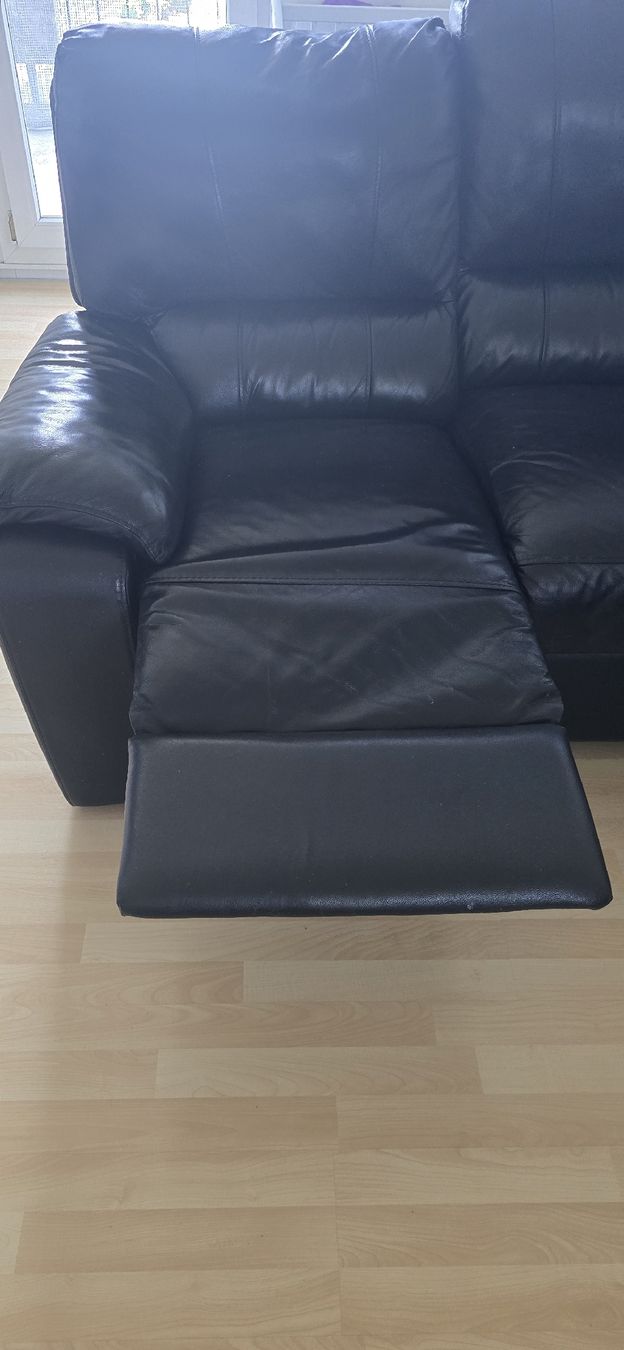 Divani: IKEA 3-Seat Sofa Black Leather Look - Great Condition – Usato da Olten venduto da deb_2d58 2