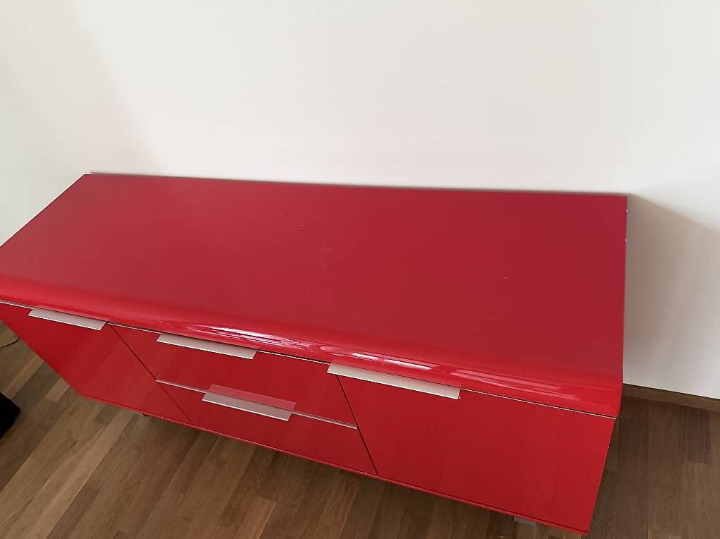Cassettiere: Retro Kommode rot hochglanz – Usato da Basel venduto da selinalivia 2