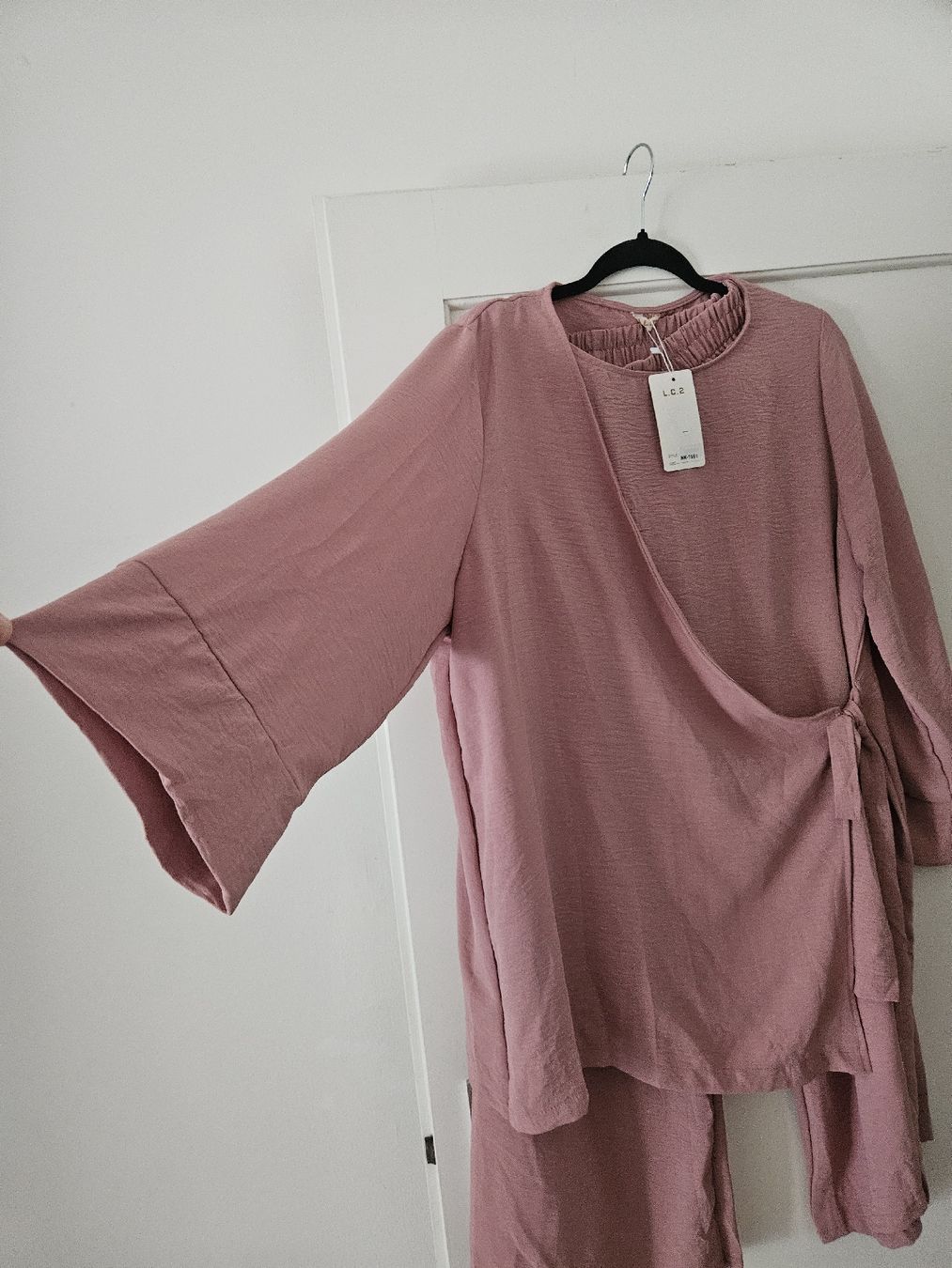 Kleiderpakete: set pantalon +blouse – Neu und originalverpackt aus Savigny von vei_8t66 1