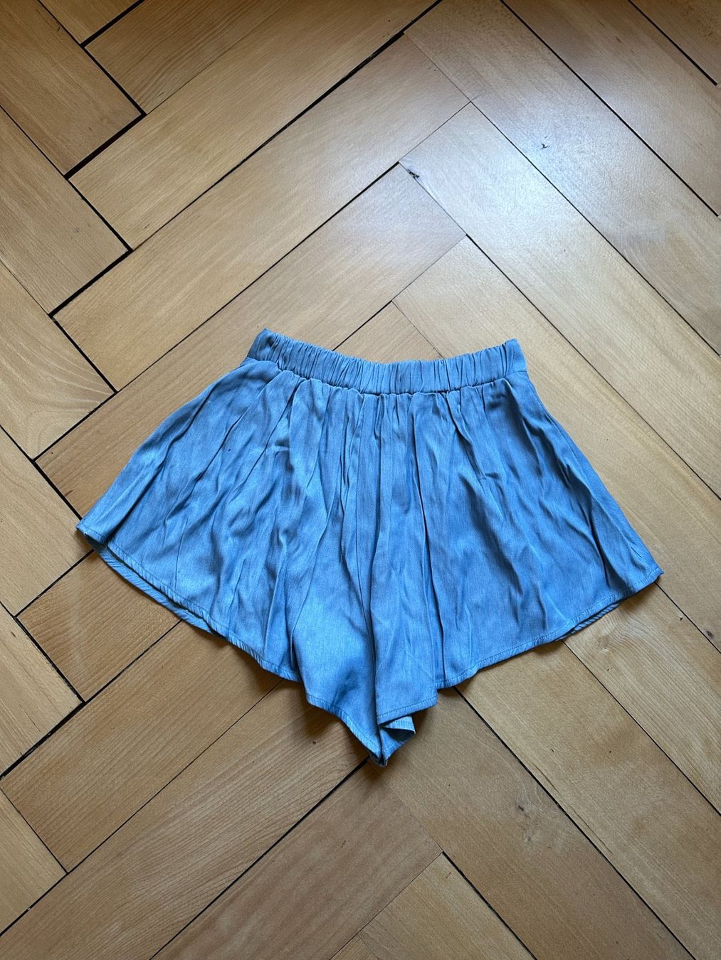 Shein Pantaloni: SHEIN - Shorts hellblau luftig XS – Usato da Zürich venduto da Diazaio 2