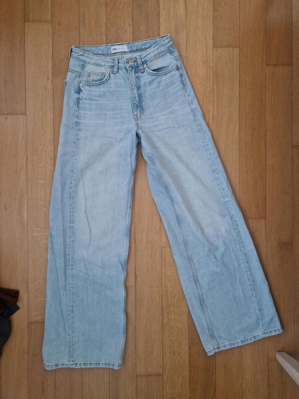 Zara Hosen: Hellblaue Jeans – Gebraucht aus Zug von lem_bs5j
