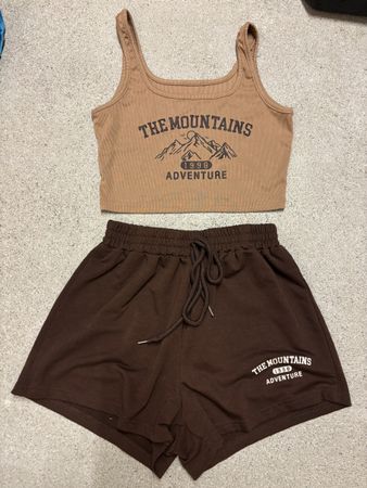 Damen Set The Mountains Adventure braun kurz