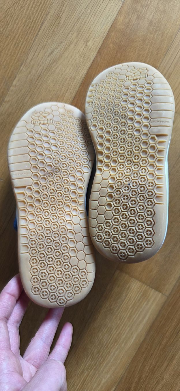 Hummel Scarpe per ragazzi: Hummel Hallenschuhe Gr.29 – Usato da Ebikon venduto da SFrey01 1