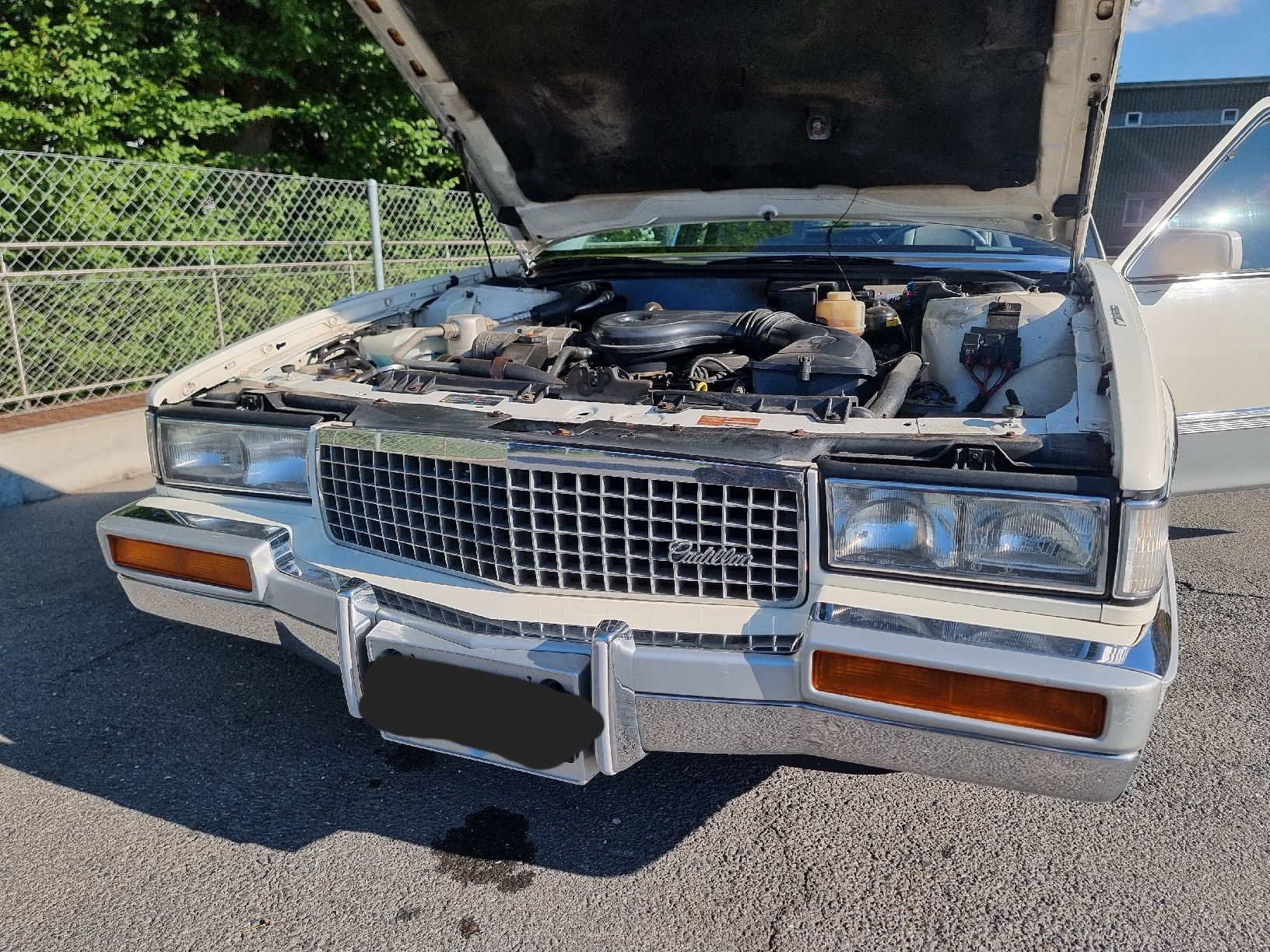 Cadillac Autos: Cadillac Coupe DeVille Fleetwood – D'occasion à Buchs SG par tay_s5jj 8