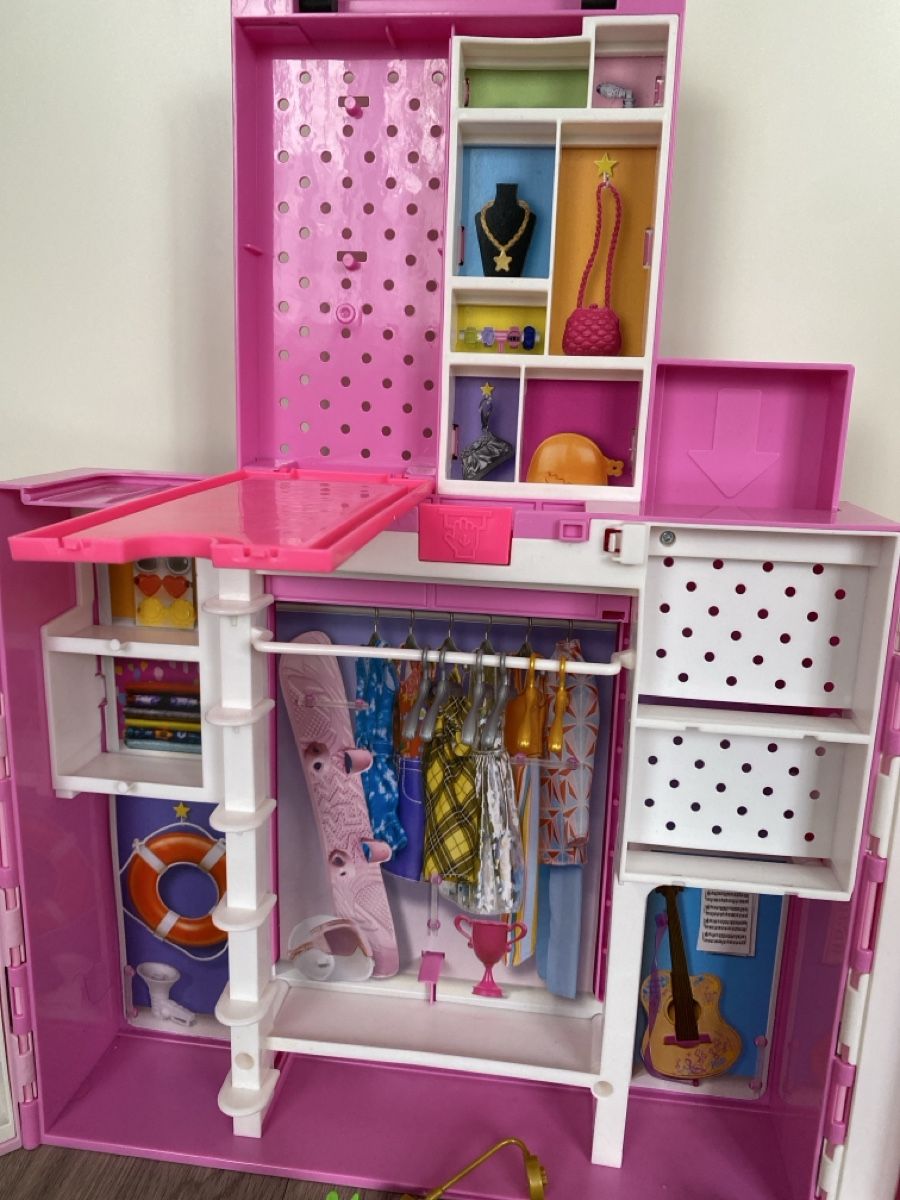 Casette per bambini: Barbie Closet with many accesories – Usato da Schlieren venduto da tug_568r 2