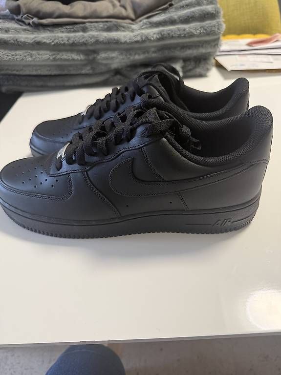 Scarpe da uomo: Nike Air Force 1 Schwarz Grösse 45.5, neu – Usato da Sirnach venduto da ped_8pnf 2