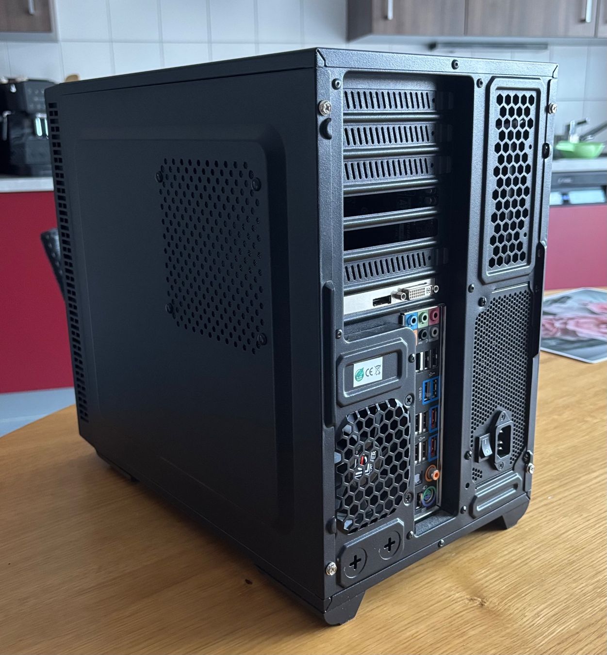 Intel PC: Pc 12 cores/16 GB/4TB – Usato da Marin-Epagnier venduto da 221966 3