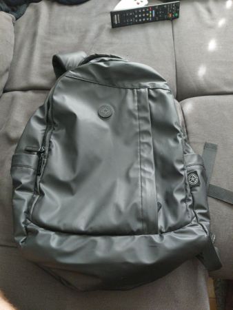Rucksack , schwarz- Smartbag mit integriertem USB-USB Kabel