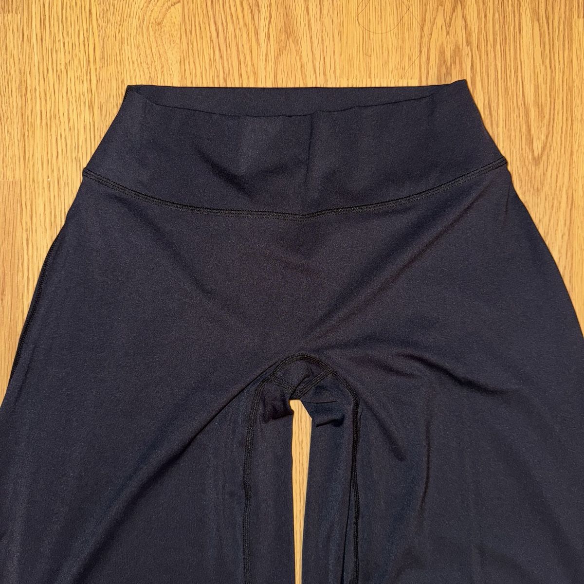 Leggings: Wide-Leg Leggings Yeoreo – Gebraucht aus Zürich von nad_87t5 2