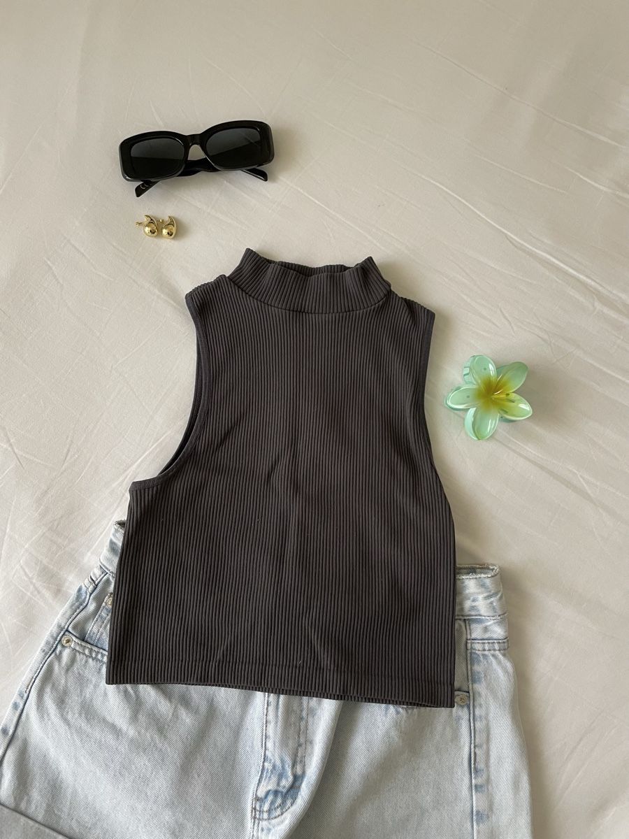Zara Top: Top côtelé Zara – Usato da Concise venduto da Lae99