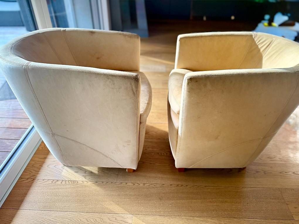 Sessel: Deux fauteuils "crapaud" en cuir jaune/beige clair – Gebraucht aus Le Mont-sur-Lausanne von Fcortex