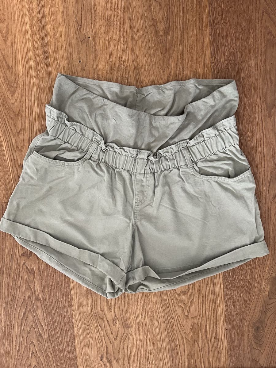 H&M Pantaloni: Grüne Umstandsshorts H&M / Short de grossesse vert - XL – Nuovo (secondo la descrizione) da Thalwil venduto da Salome89CH
