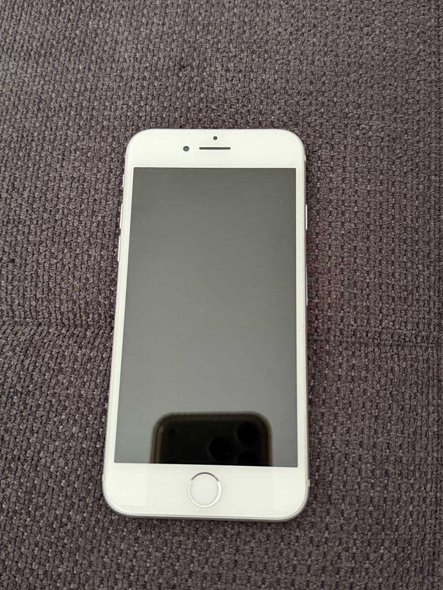Apple Telefoni cellulari / Smartphones: iPhone 8 Weiss - 64 GB - Top Zustand – Usato da Ilanz venduto da jana.52 1