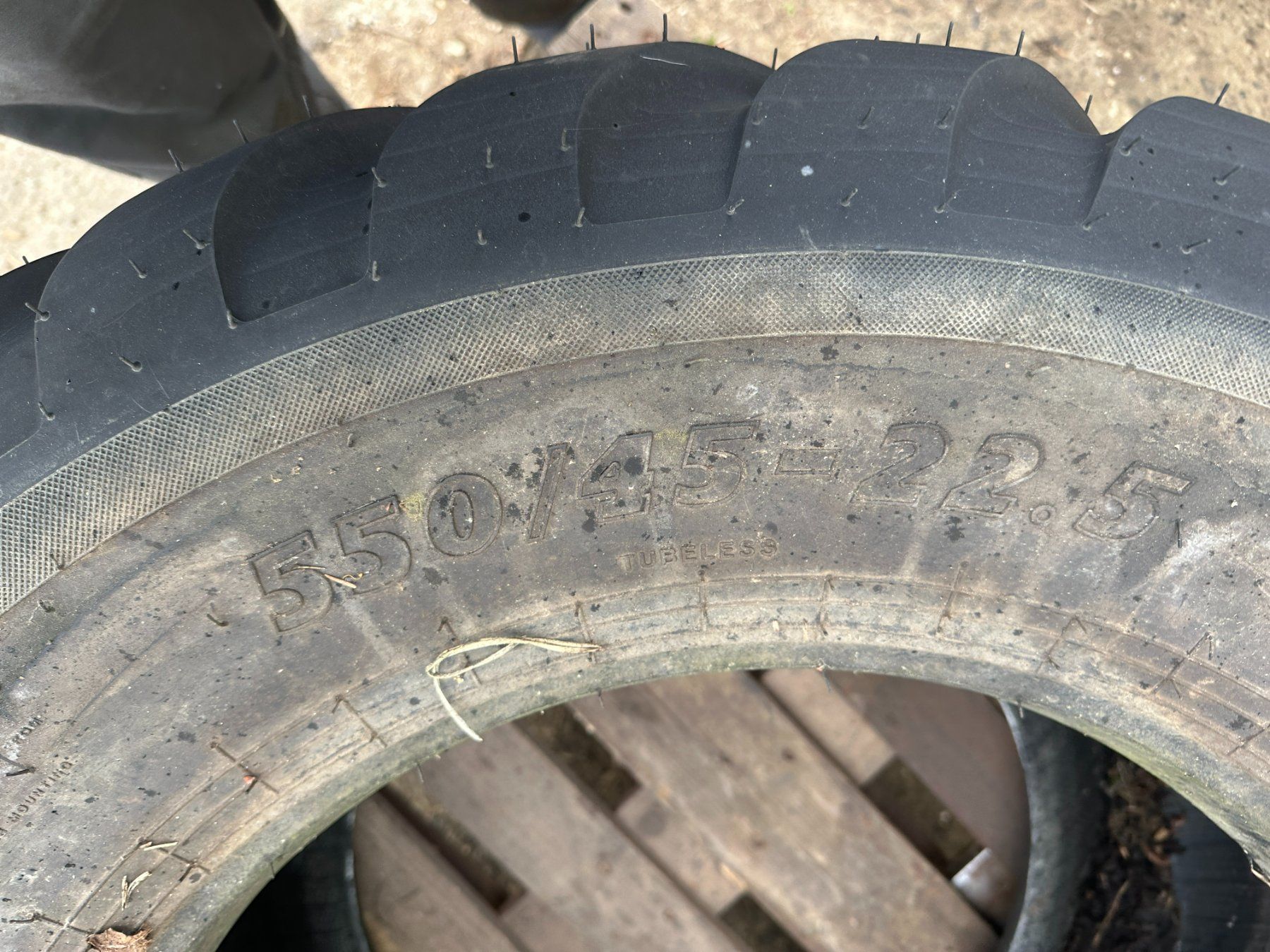 Tracteurs: Pneu 550/45-22.5 BKT Flotation 648 – D'occasion à Siblingen par mueller2698 1