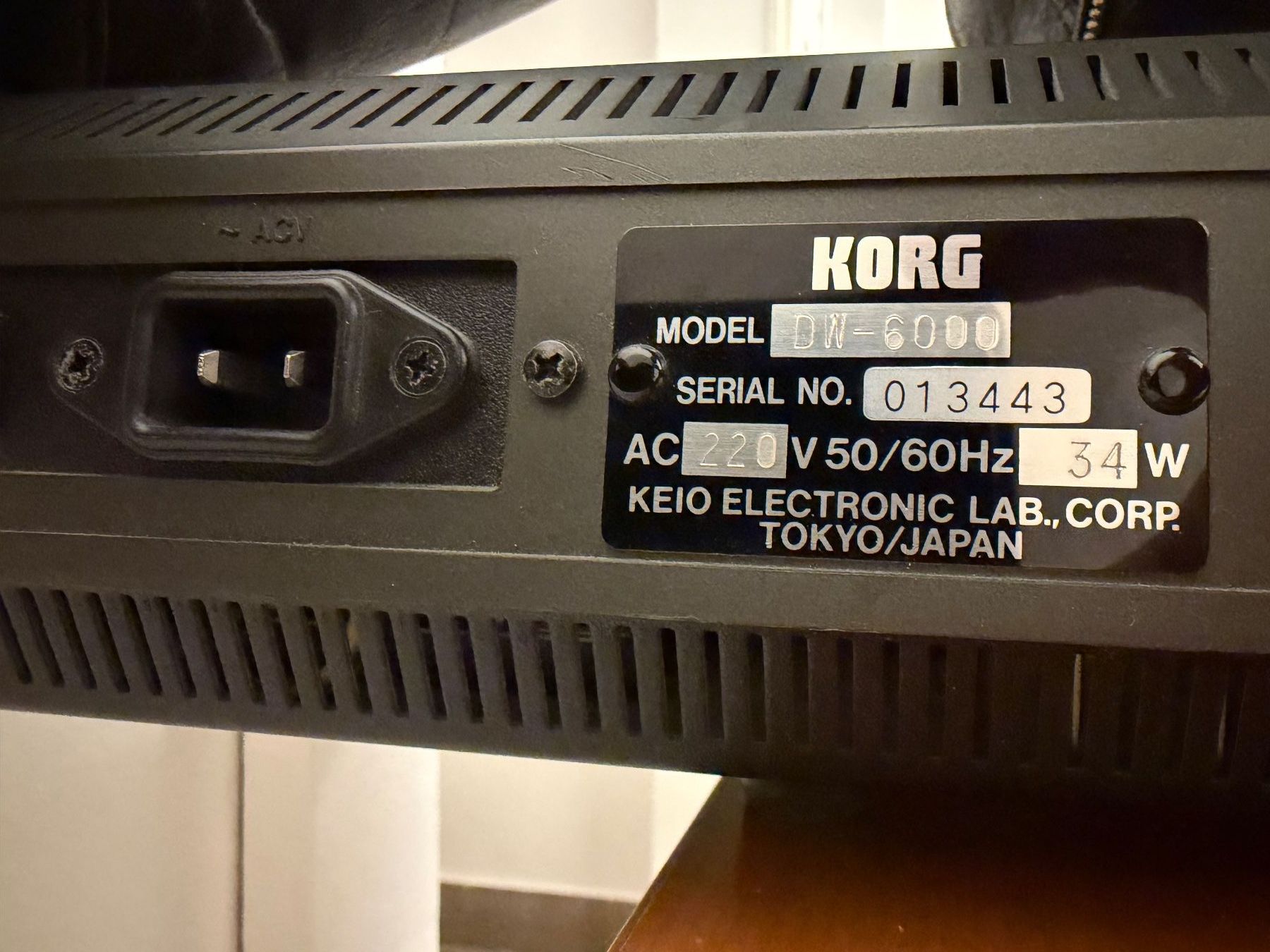 Korg Strumenti musicali: Korg DW-6000 synth – Usato da Biel/Bienne venduto da Benbravo 3