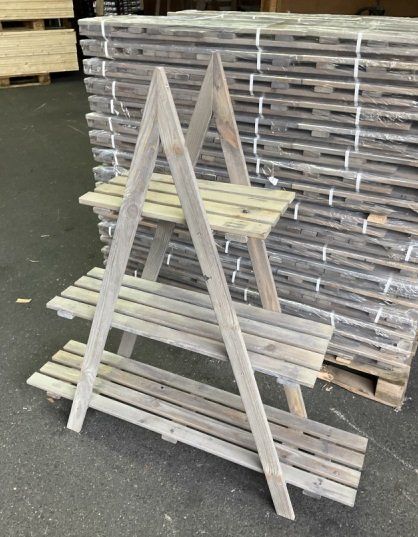 Altro per la casa: Holz Blumentreppe / Pflanzenleiter – Nuovo e nell'imballaggio originale da Oftringen venduto da Eylem79