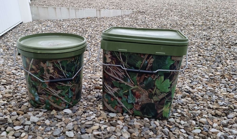2x Tarn-Eimer mit Deckel (Gebraucht) in Arch für CHF 6.3 – mit ...