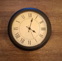 Analog Uhr mit römischen Ziffern