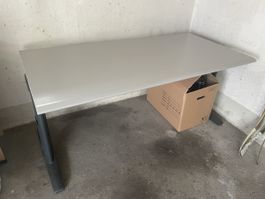 Verstellbarer Schreibtisch, ideal fürs Homeoffice!
