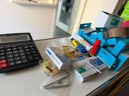 Diverses Büromaterial zu verschenken