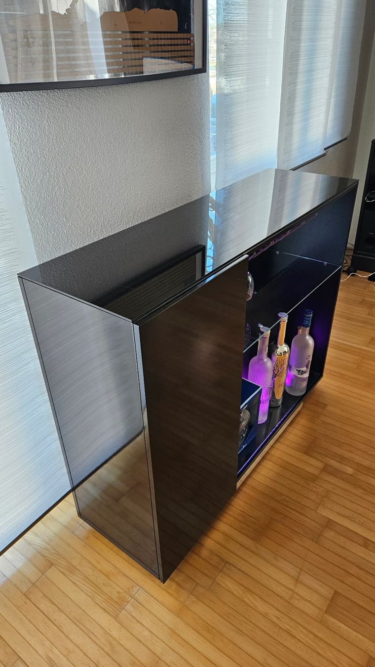 Ladenausstattungen & Messebau: Elegante Bar-Theke – Gebraucht aus Küssnacht am Rigi von  2
