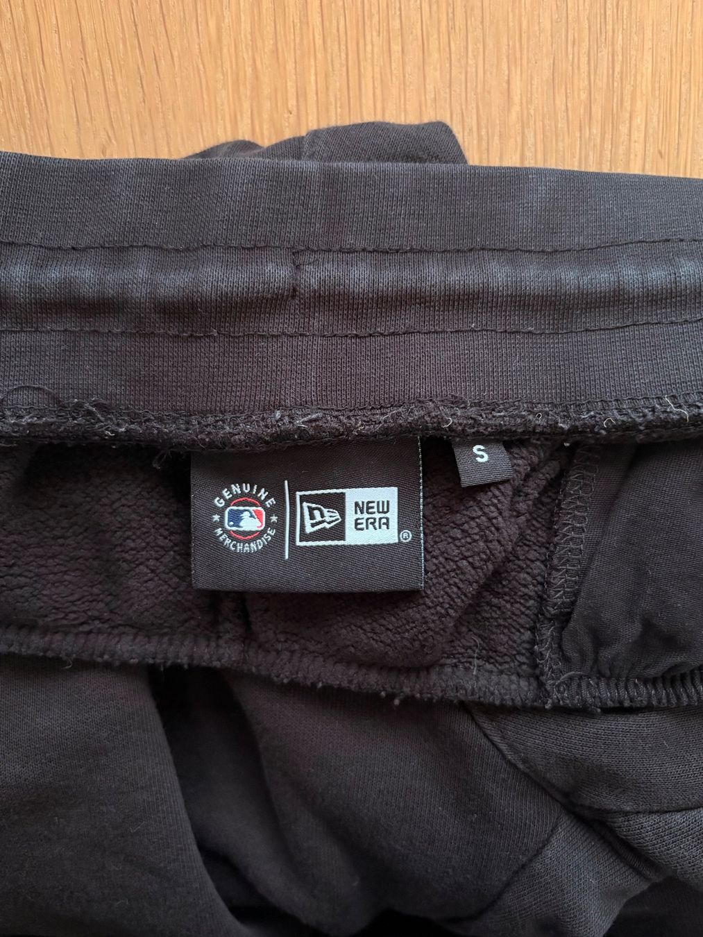 Pantaloni: Short New Era NY Noir – Usato da Nidau venduto da smarties88 2