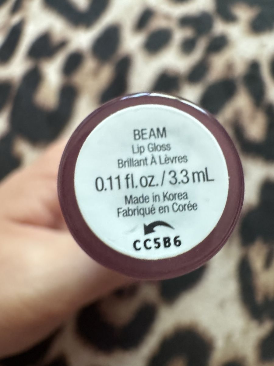 Make-up: Rare Beauty Lipgloss – Usato da Zürich venduto da MHW23 1