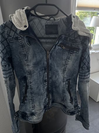 FB Sister Jeansjacke mit Kapuze, Gr. M, Top Zustand!