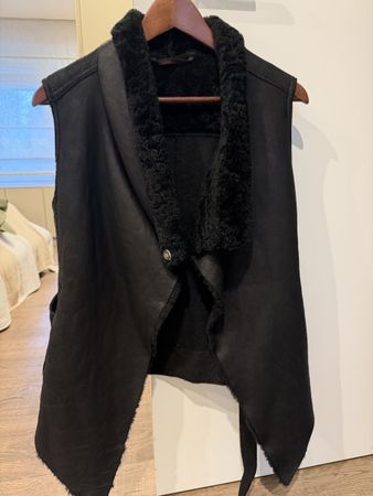 Peuterey Black Shearling Vest, Size Italian 40