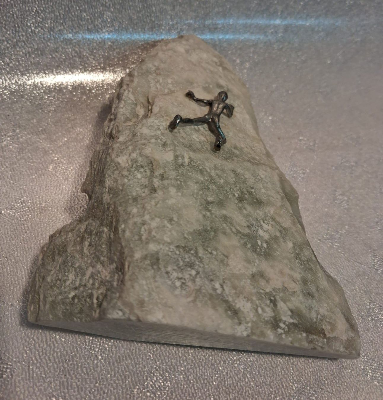 Minerali & Pietre curative: Stein Skulptur mit Kletterer Höhe 12 cm – Usato da Winterthur venduto da mar_jwg7 2