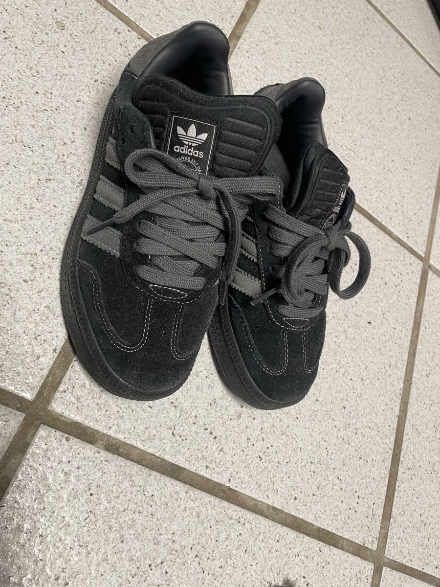 Adidas Scarpe da donna: Adidas Sambae – Usato da La Tour de Trême venduto da Olganne