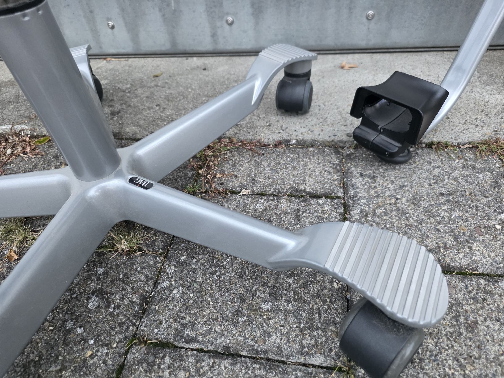 Håg Stühle: HAG Ersatzteile – Gebraucht aus Schaffhausen von 321Roadtrip 2