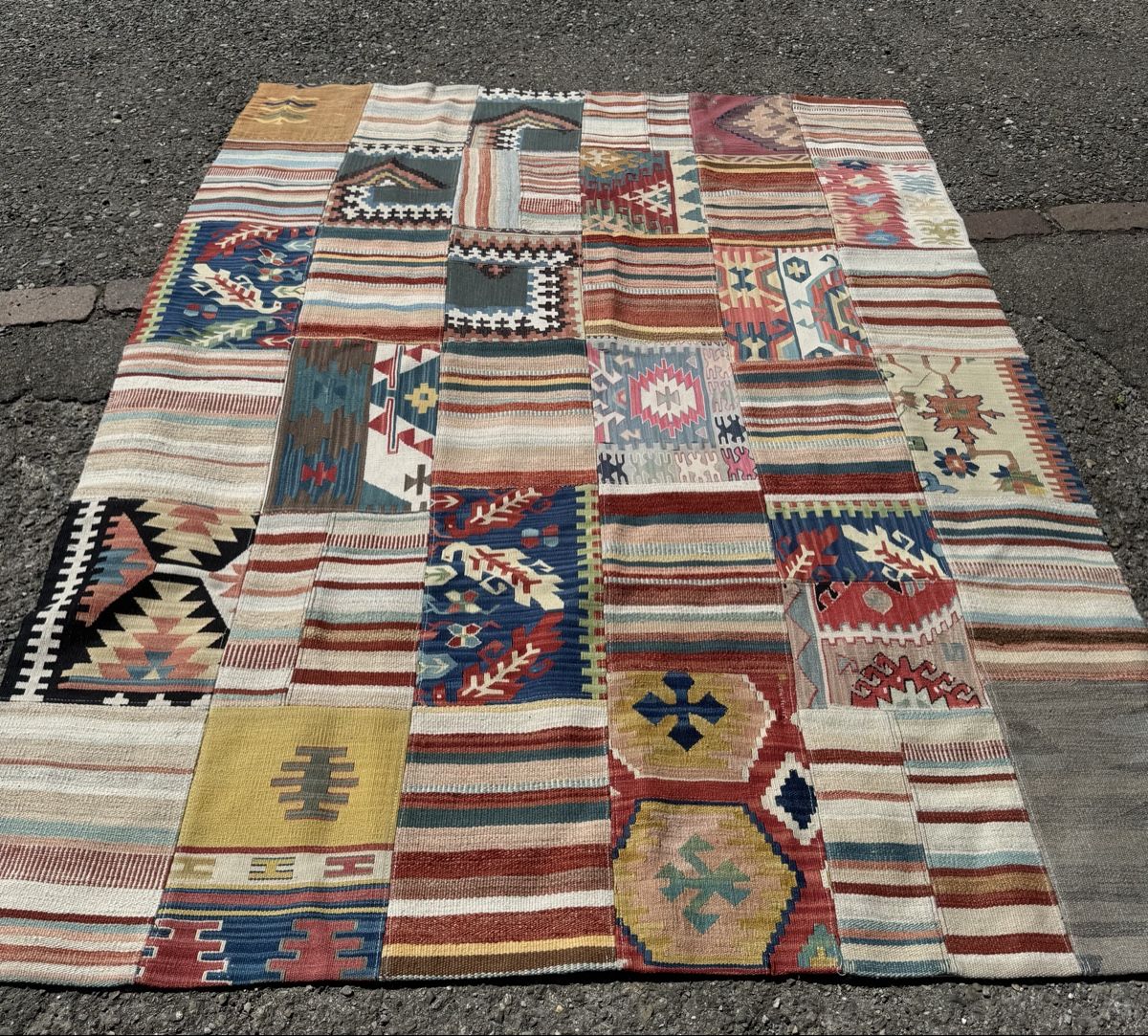 Tappeti: Teppich Massen 240 x 180 cm – Usato da Schlieren venduto da Freundlich02