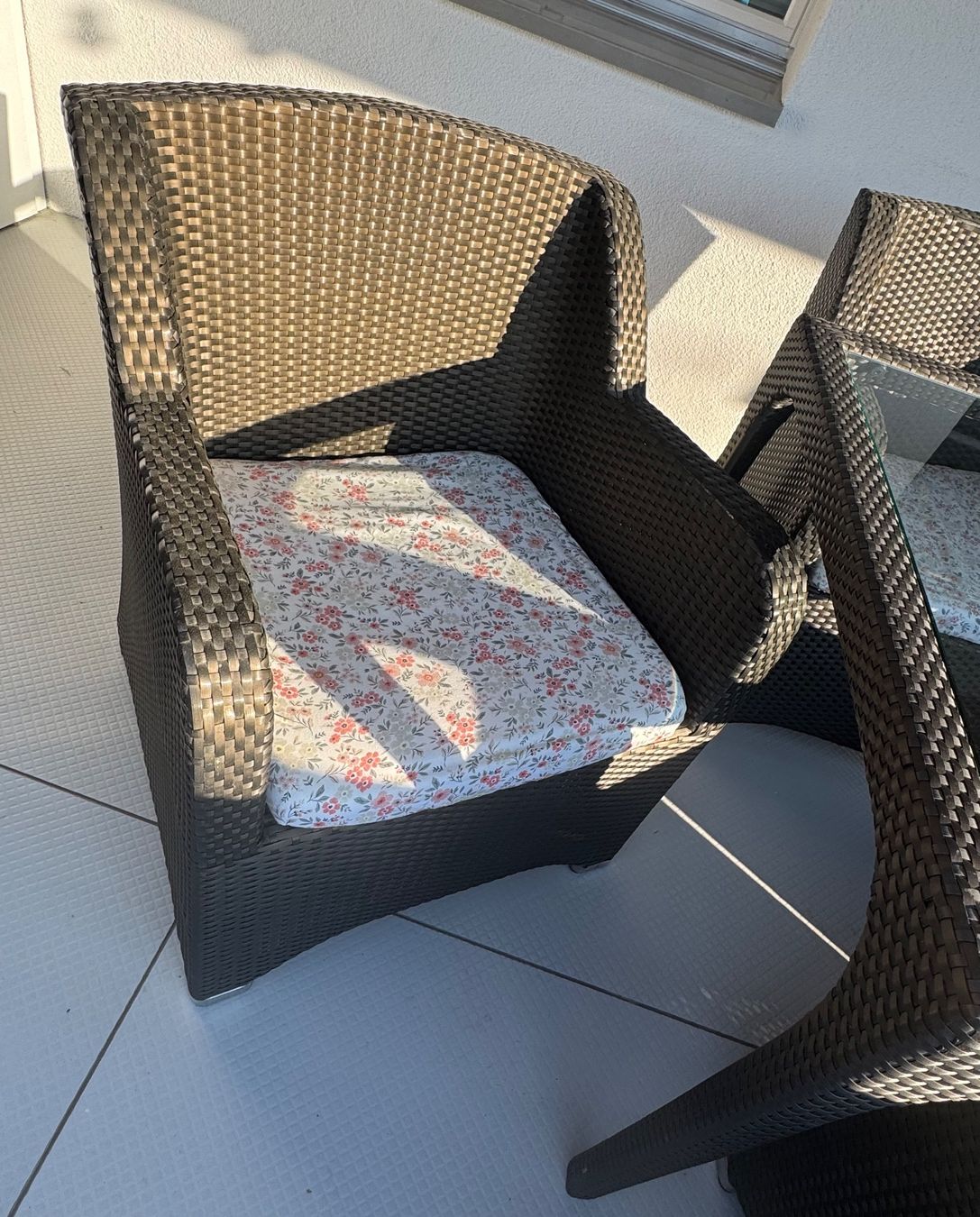 Set di tavolo e panche: Gartenset mit Glastisch und 4 Stühlen – Usato da Walperswil venduto da So1me25 6