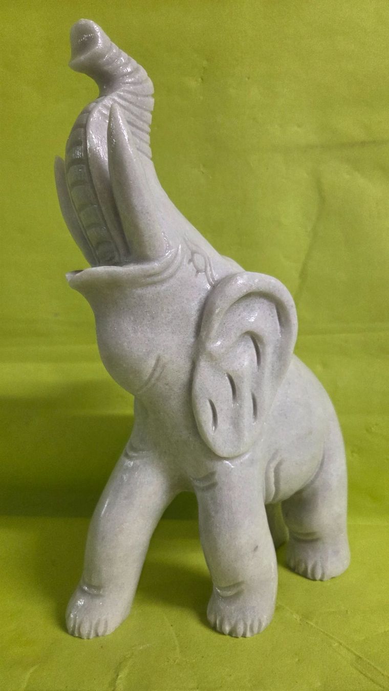 Sculture & Statue: Schöner Elefant aus Marmor 30cm – Nuovo (secondo la descrizione) da Roggliswil venduto da Mabelco 1